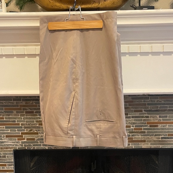Walter Hagen Light Tan Flat Front Shorts - Picture 1 of 3